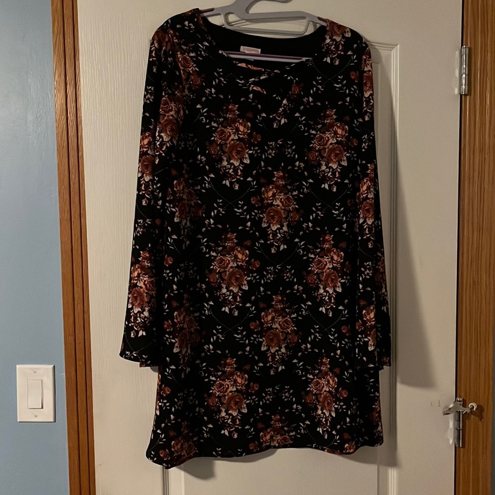 Xhilaration Shift dress Size M